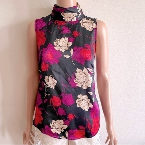 Vince Camuto Floral Top - Picture 9 of 11